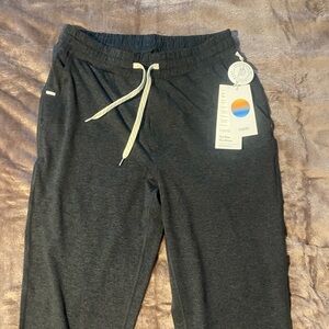 Vuori Men’s Size M Ponto Performance Pants in Charcoal Heather 30” inseam NWT!